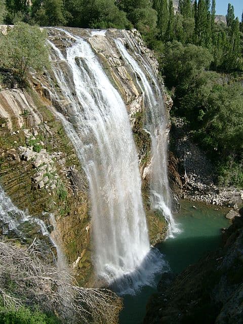 Tortum Şelalesi (Uzundere)