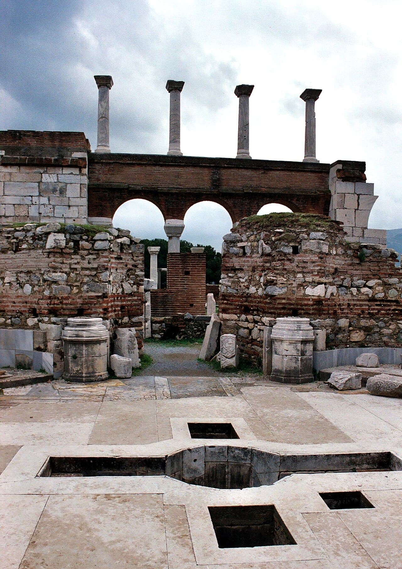 Aziz Yuhanna Bazilikası (Selçuk)