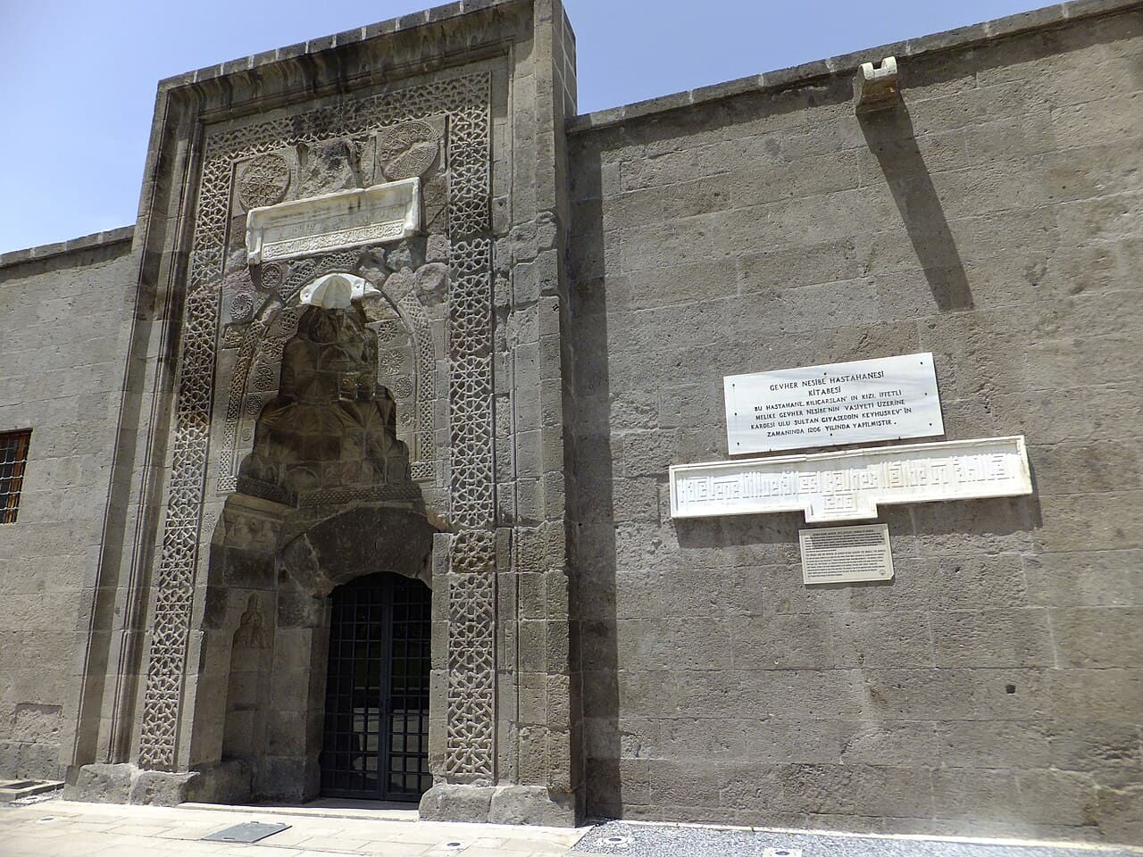 Çifte Medrese (Gevher Nesibe Şifahanesi)