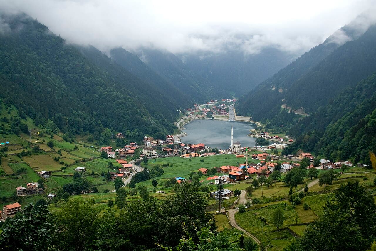 Uzungöl (Opsiyonel — 100 km güneydoğu)