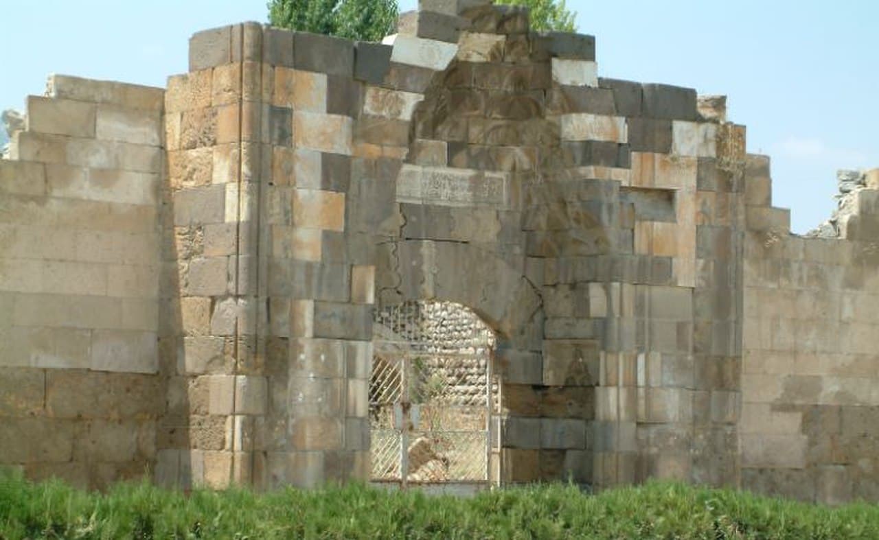 İshaklı Kervansarayı