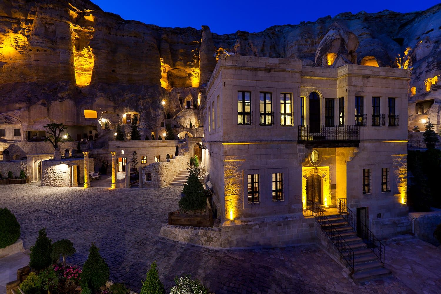 Yunak Evleri İncelemesi ve AFWEU